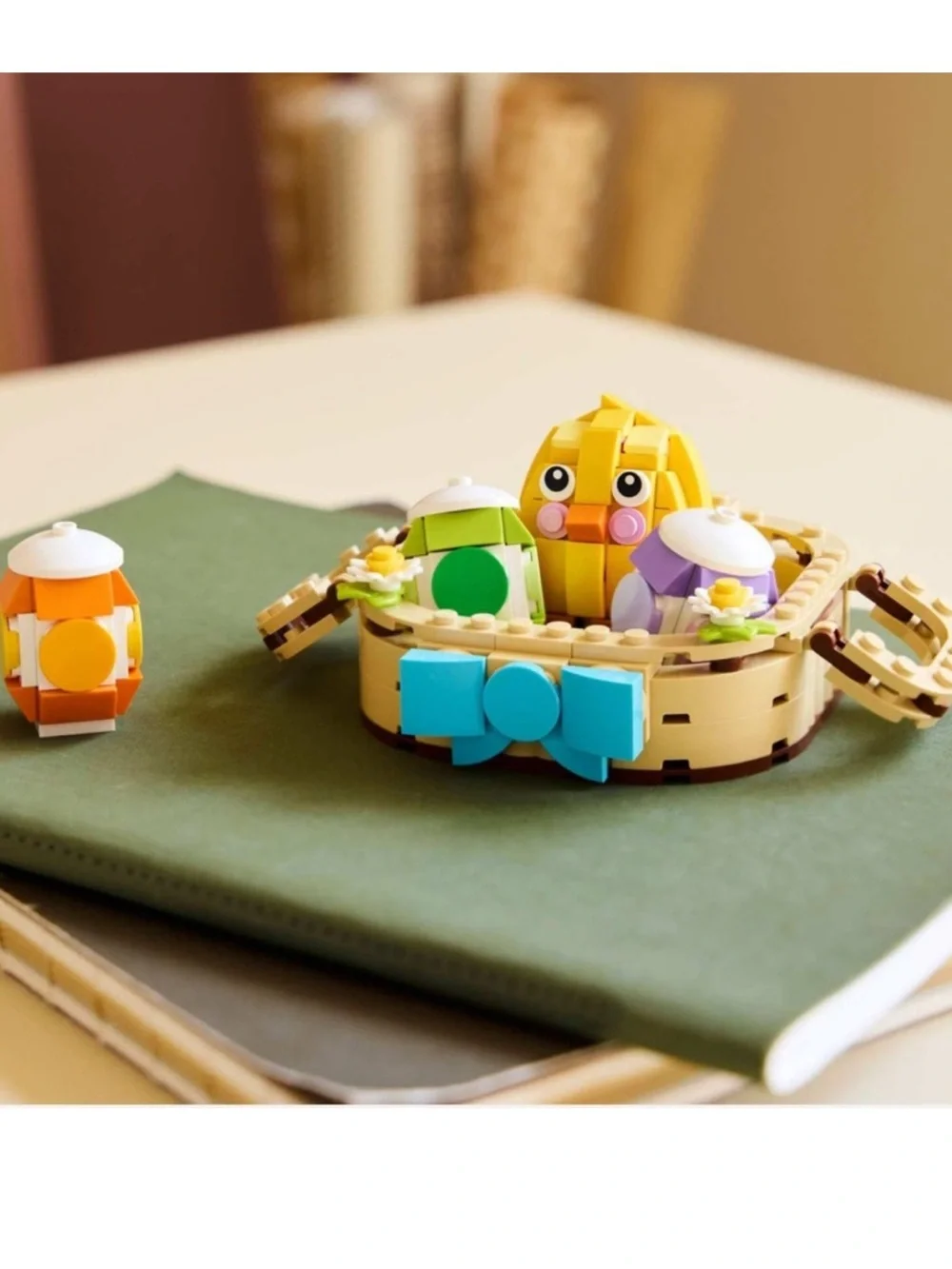 New LEGO® Easter Egg Basket (40863) w/ 3 eggs, a cute chick and 2 spring flowers - Picture 6 of 10